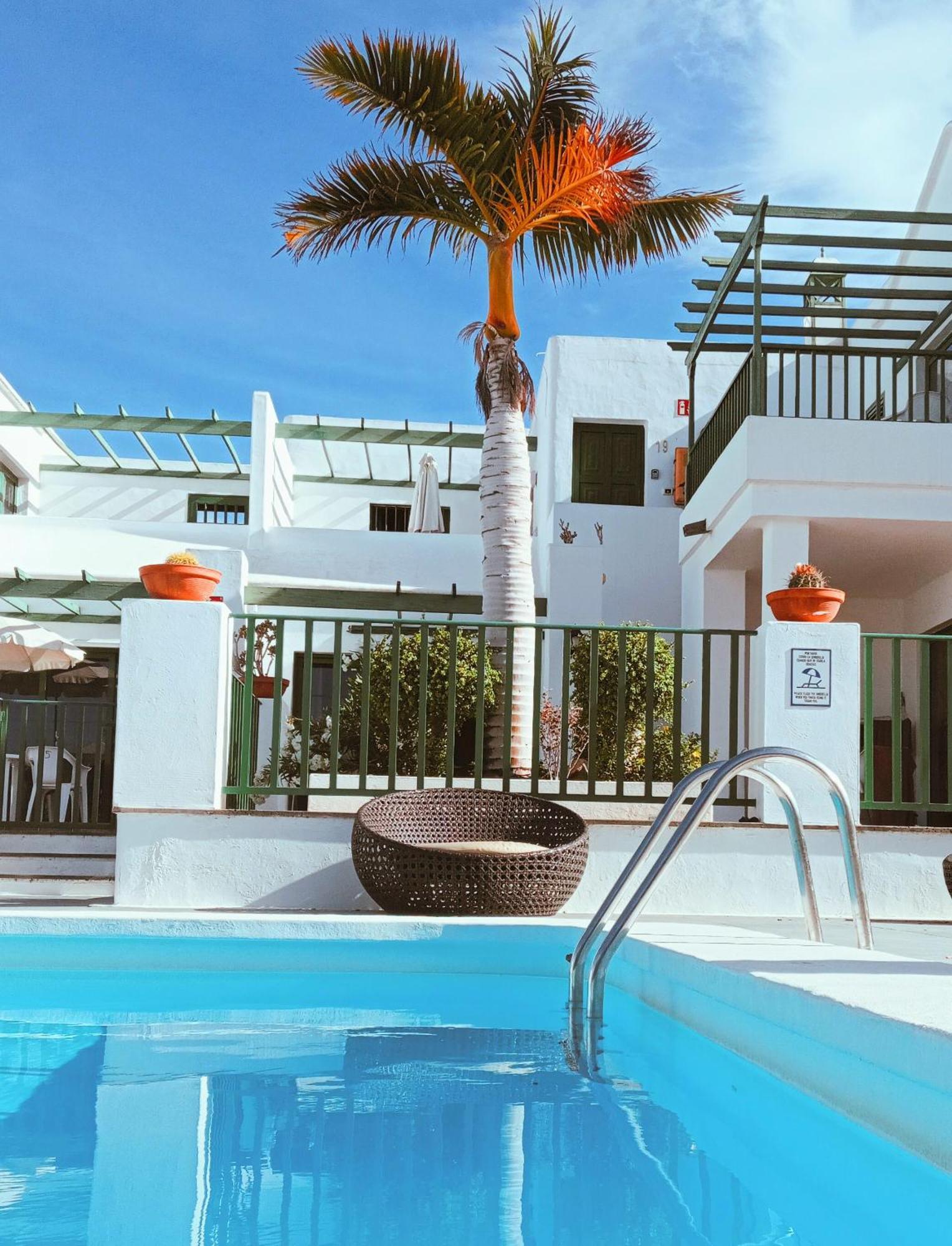Apartamentos Las Acacias Пуэрто дель Кармен Экстерьер фото