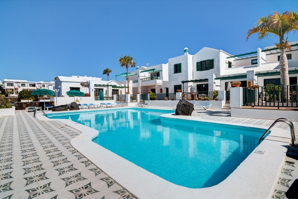 Apartamentos Las Acacias Пуэрто дель Кармен Экстерьер фото