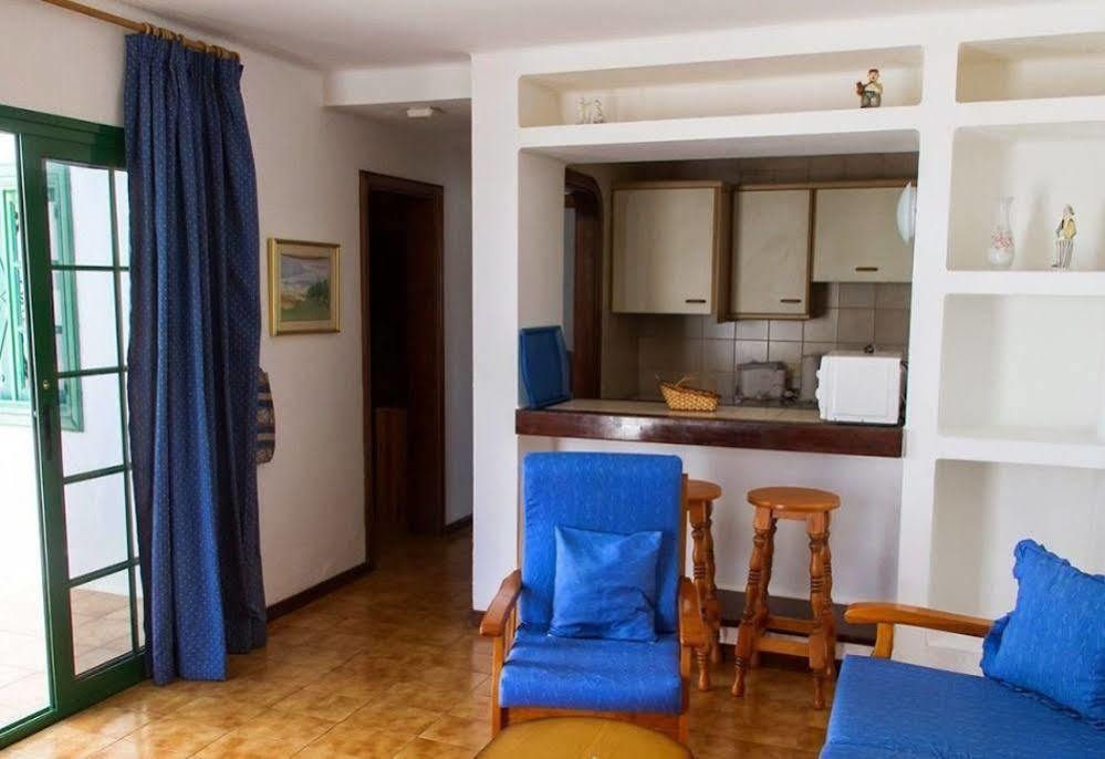 Apartamentos Las Acacias Пуэрто дель Кармен Экстерьер фото