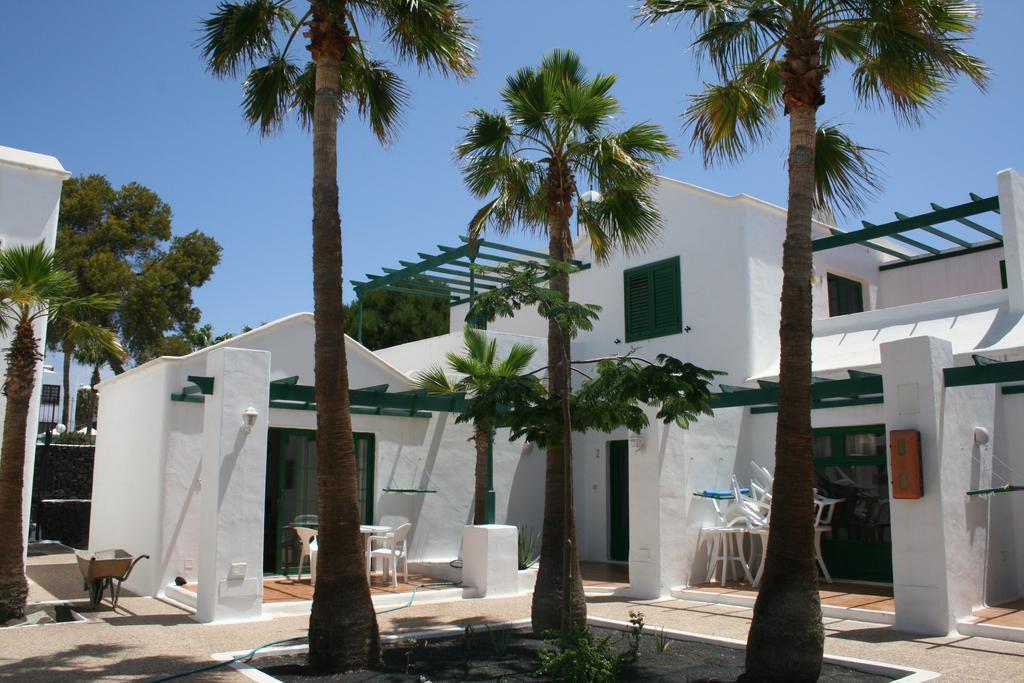 Apartamentos Las Acacias Пуэрто дель Кармен Экстерьер фото
