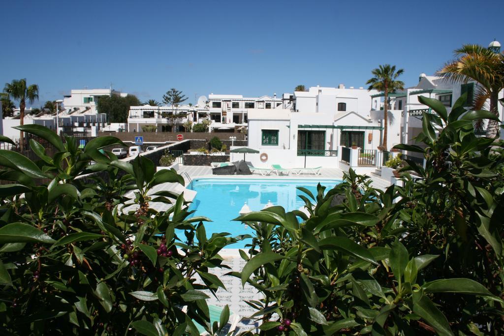 Apartamentos Las Acacias Пуэрто дель Кармен Экстерьер фото